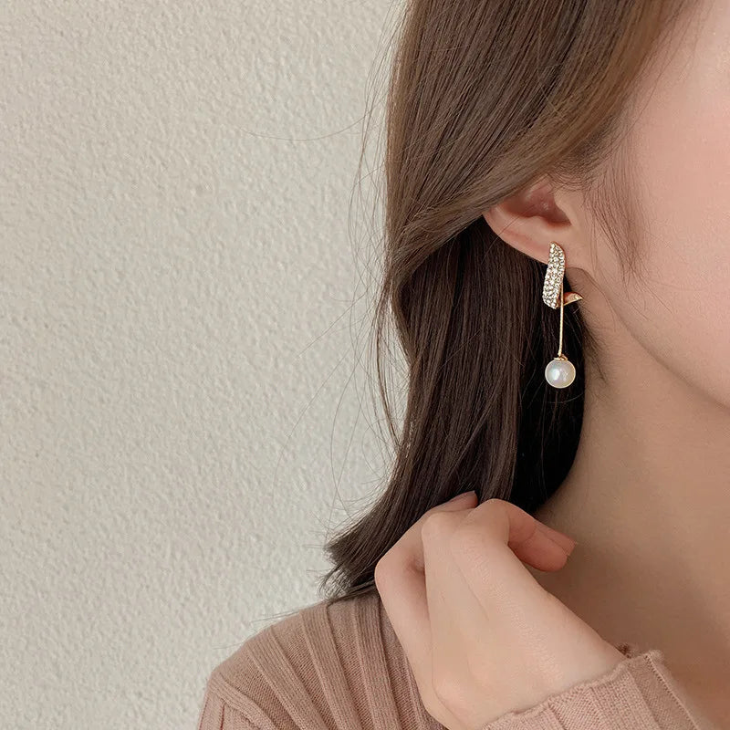Classic Elegant Imitation Pearl Dangle Earrings β Crystal Long Tassel Drop Design