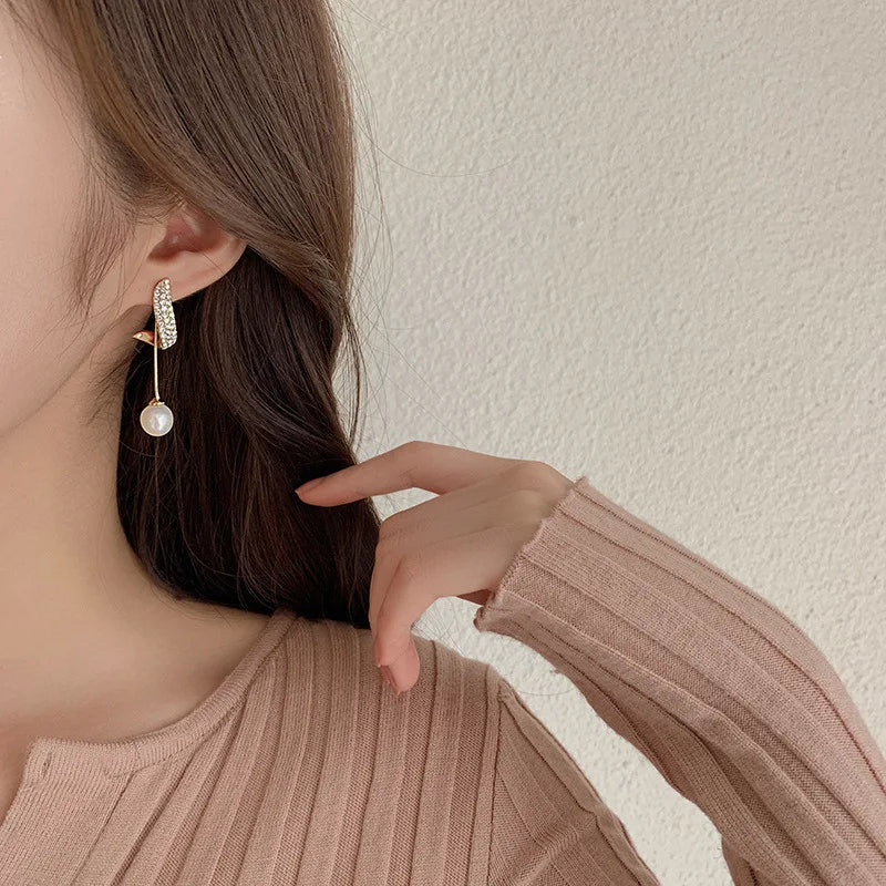 Classic Elegant Imitation Pearl Dangle Earrings β Crystal Long Tassel Drop Design