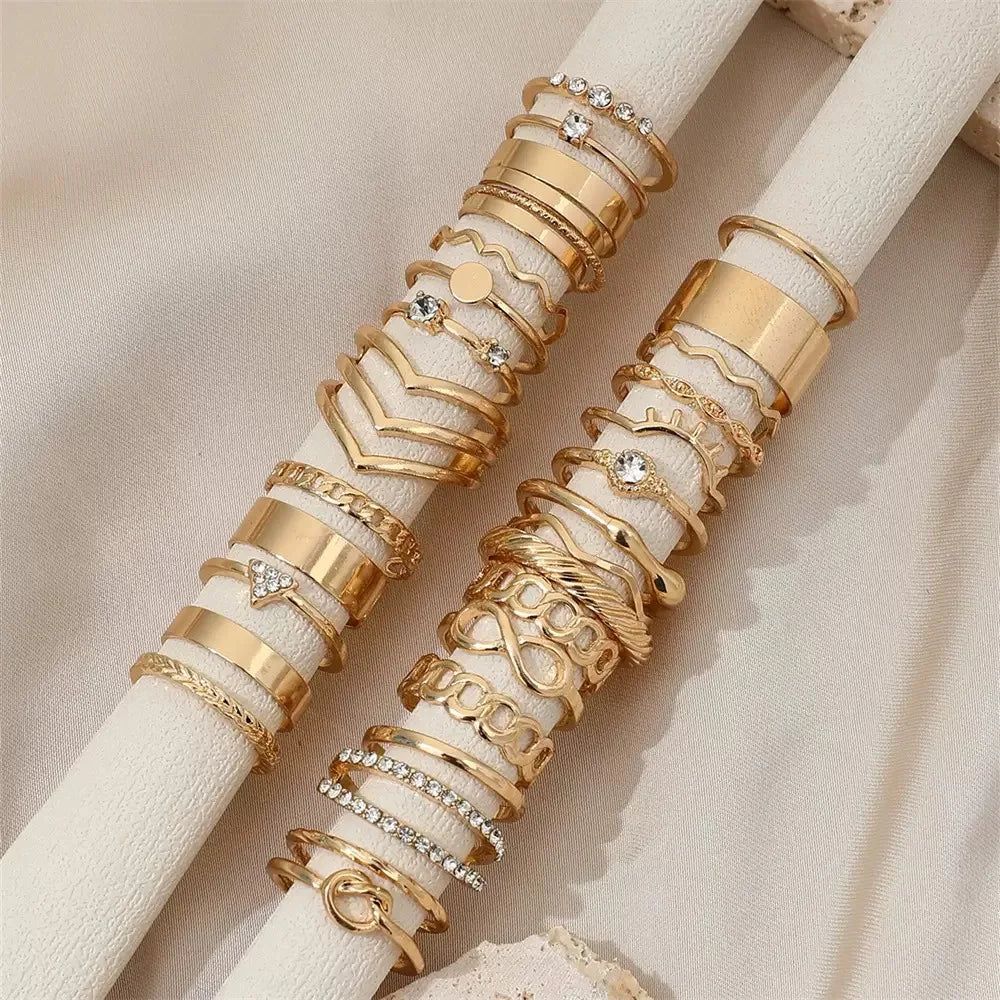 30 Pieces Women’s Stackable Rings – Elegant Gold & Rhinestone Cocktail Rings