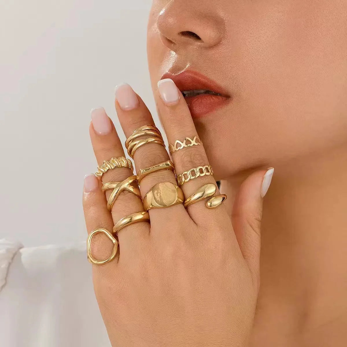 30 Pieces Women’s Stackable Rings – Elegant Gold & Rhinestone Cocktail Rings